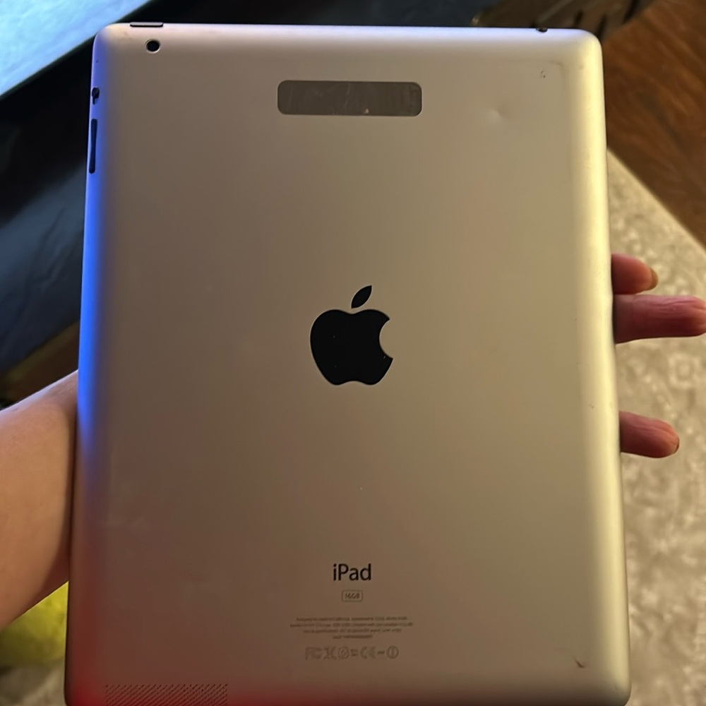 iPad 2 - Picture 2 of 2